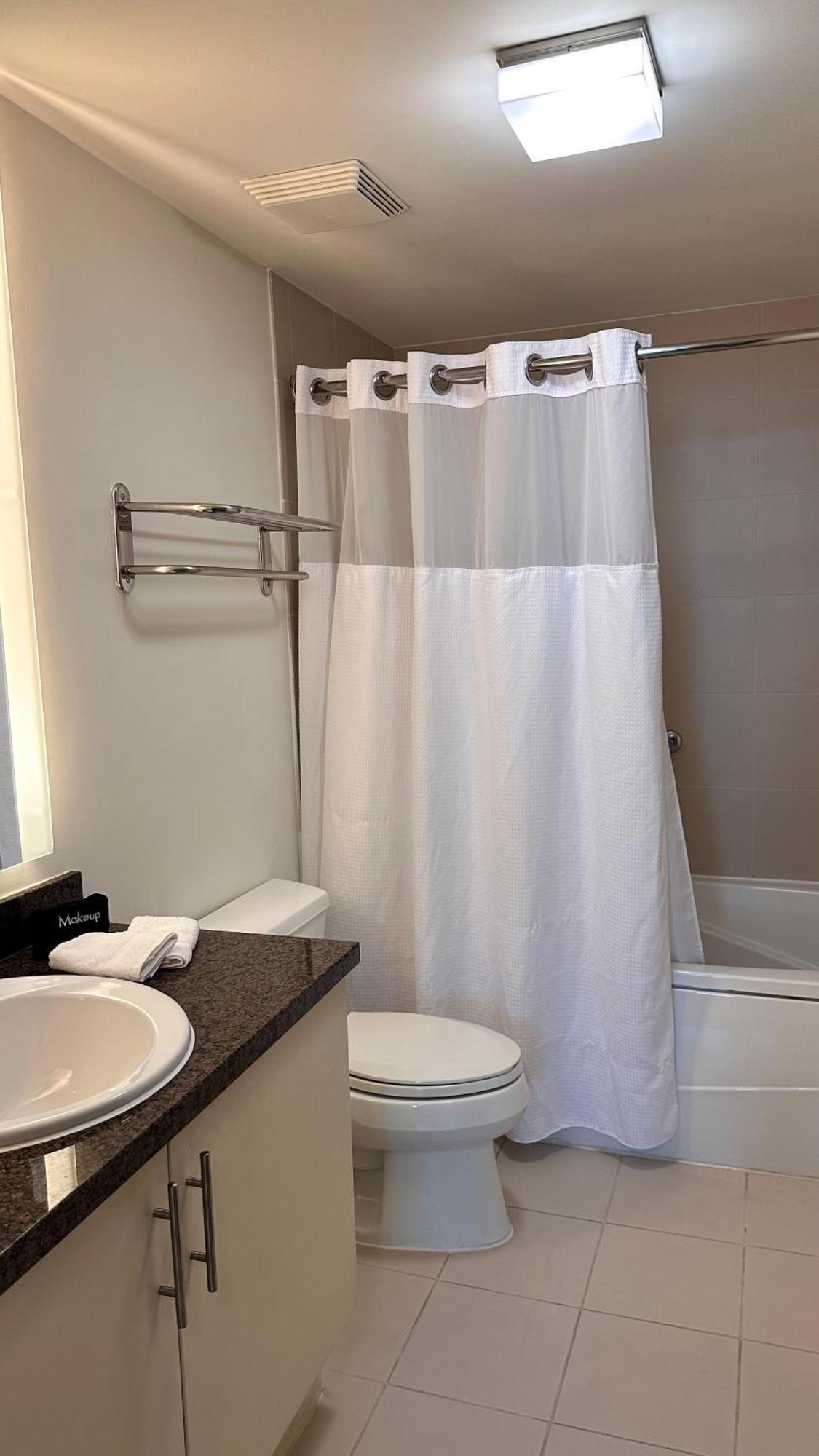 Appartement Breathtaking Direct Bay Views 2 Bedroom With Parking *