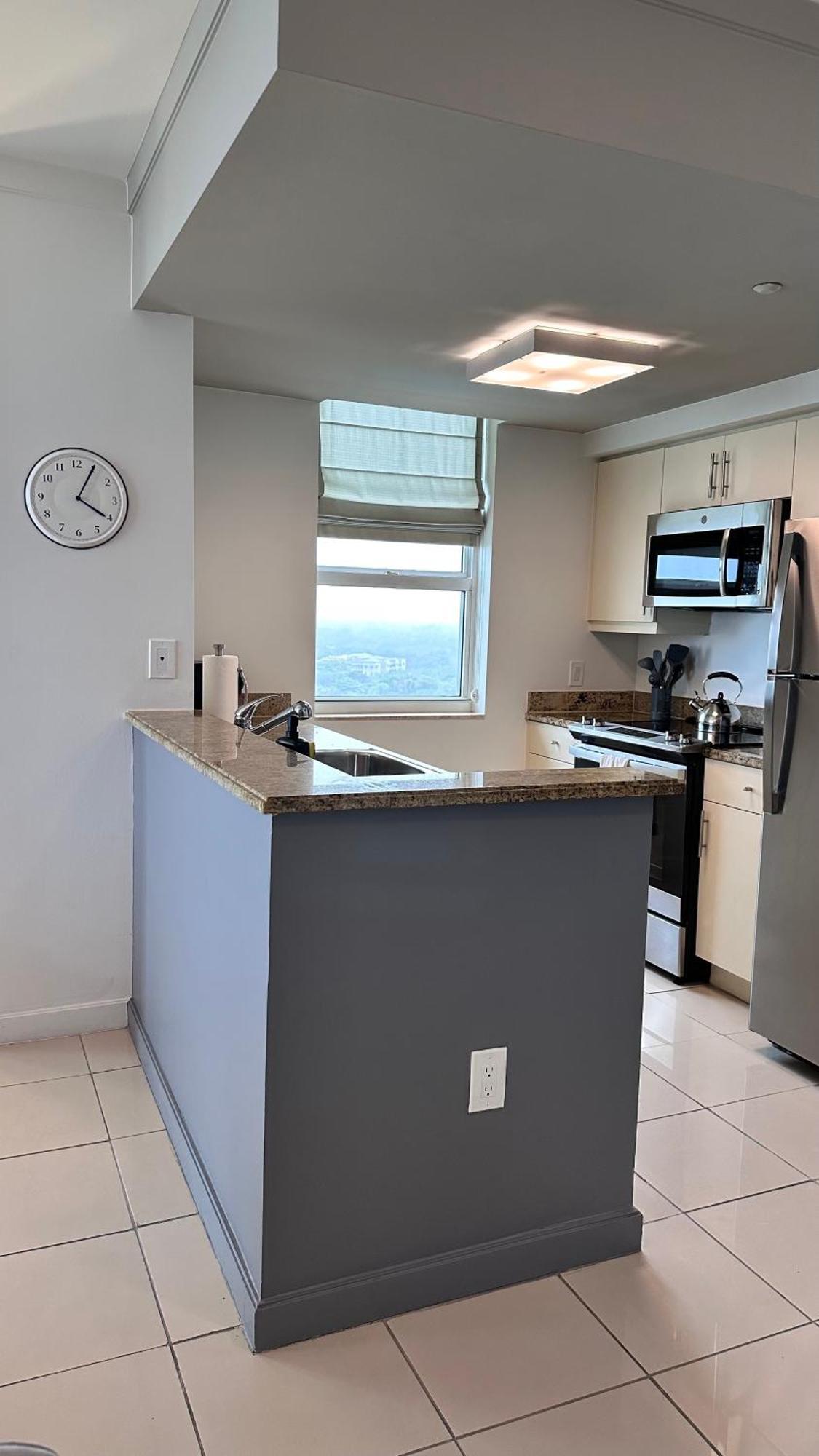 Breathtaking Direct Bay Views 2 Bedroom With Parking Appartement