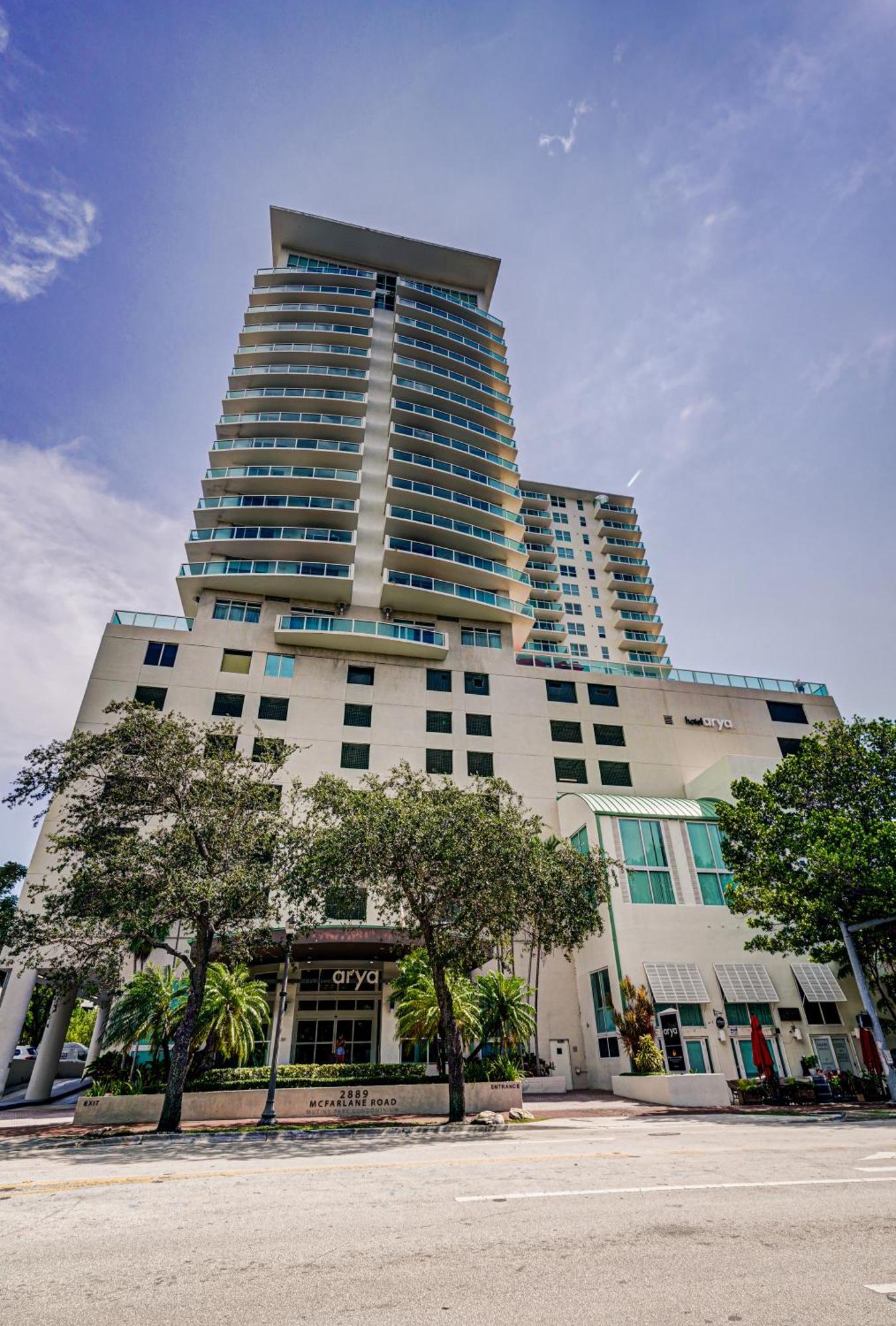 Breathtaking Direct Bay Views 2 Bedroom With Parking Appartement