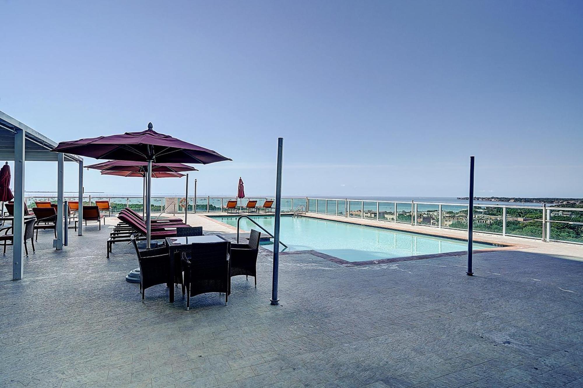 Breathtaking Direct Bay Views 2 Bedroom With Parking Appartement *