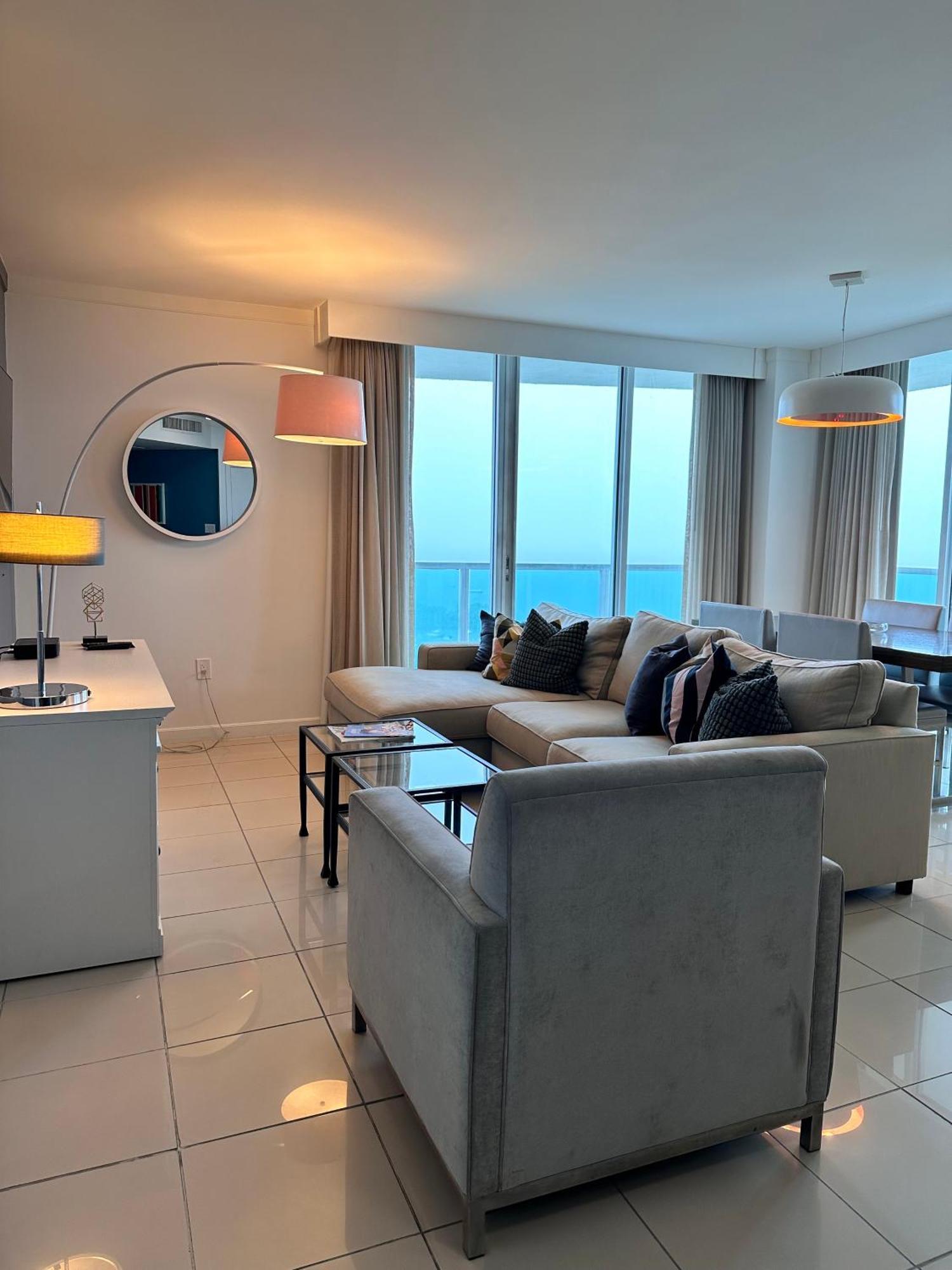 Appartement Breathtaking Direct Bay Views 2 Bedroom With Parking