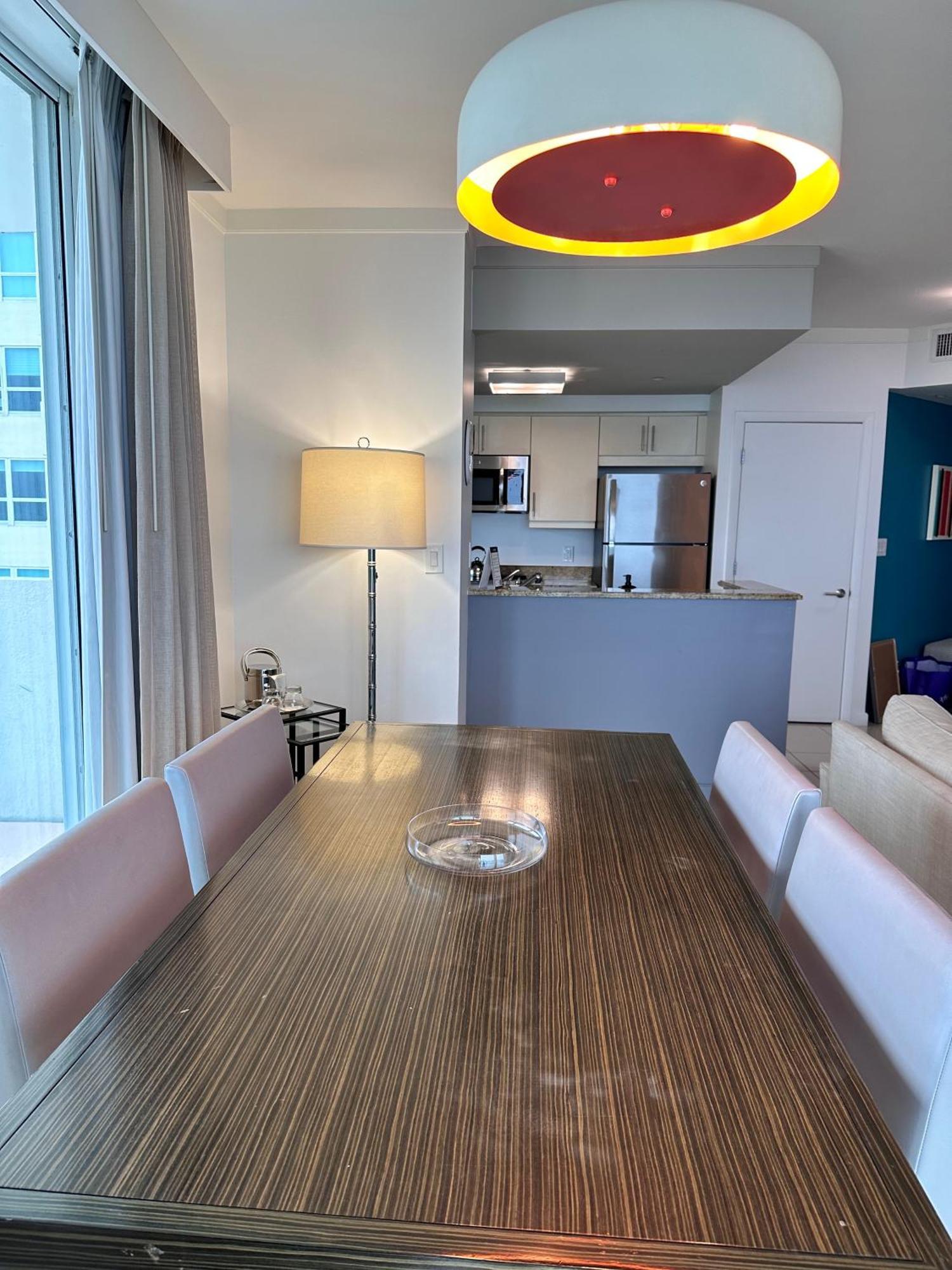Breathtaking Direct Bay Views 2 Bedroom With Parking Appartement